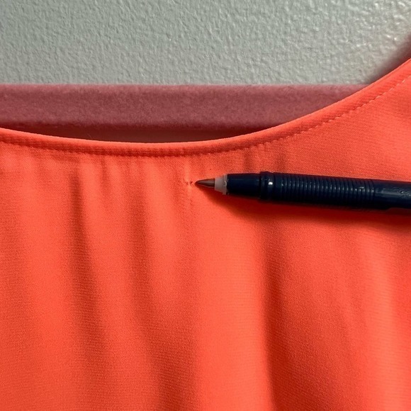 Express NWT neon orange backless blouse - Picture 4 of 4